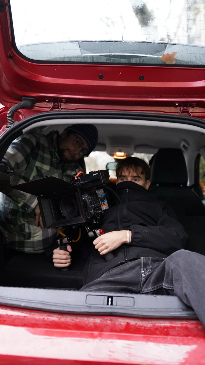 Tournage depuis le coffre d une voiture